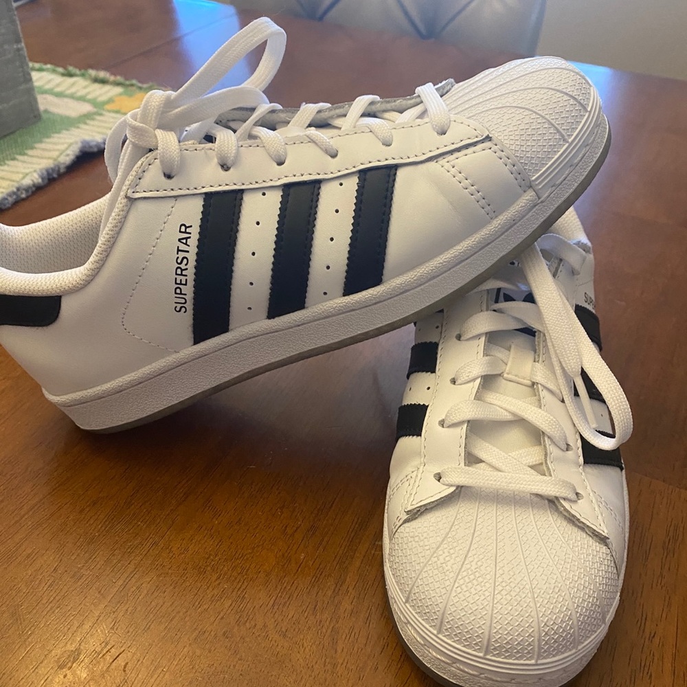 Adidas Superstar🌟 Size 6 1/2